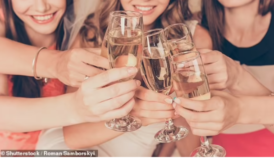 Cocaine has become the latest trend in 2024, particularly among the 'wines and lines' school mothers